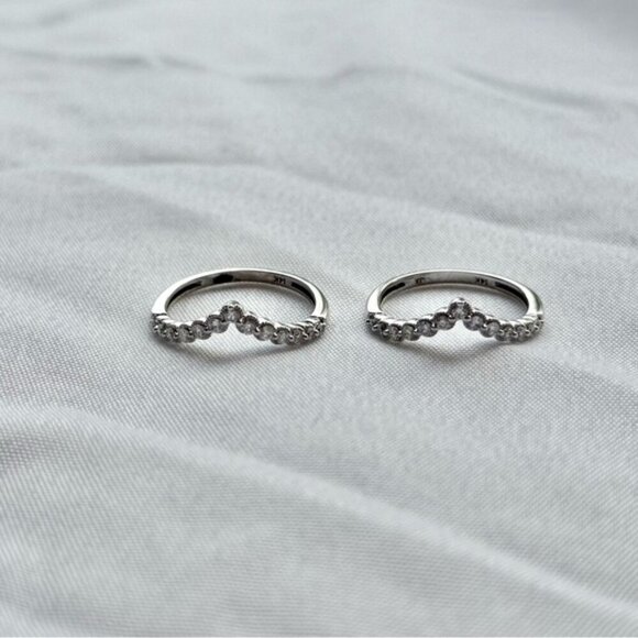 ladies multistone chevron style band made in 14kt white gold - Picture 4 of 9